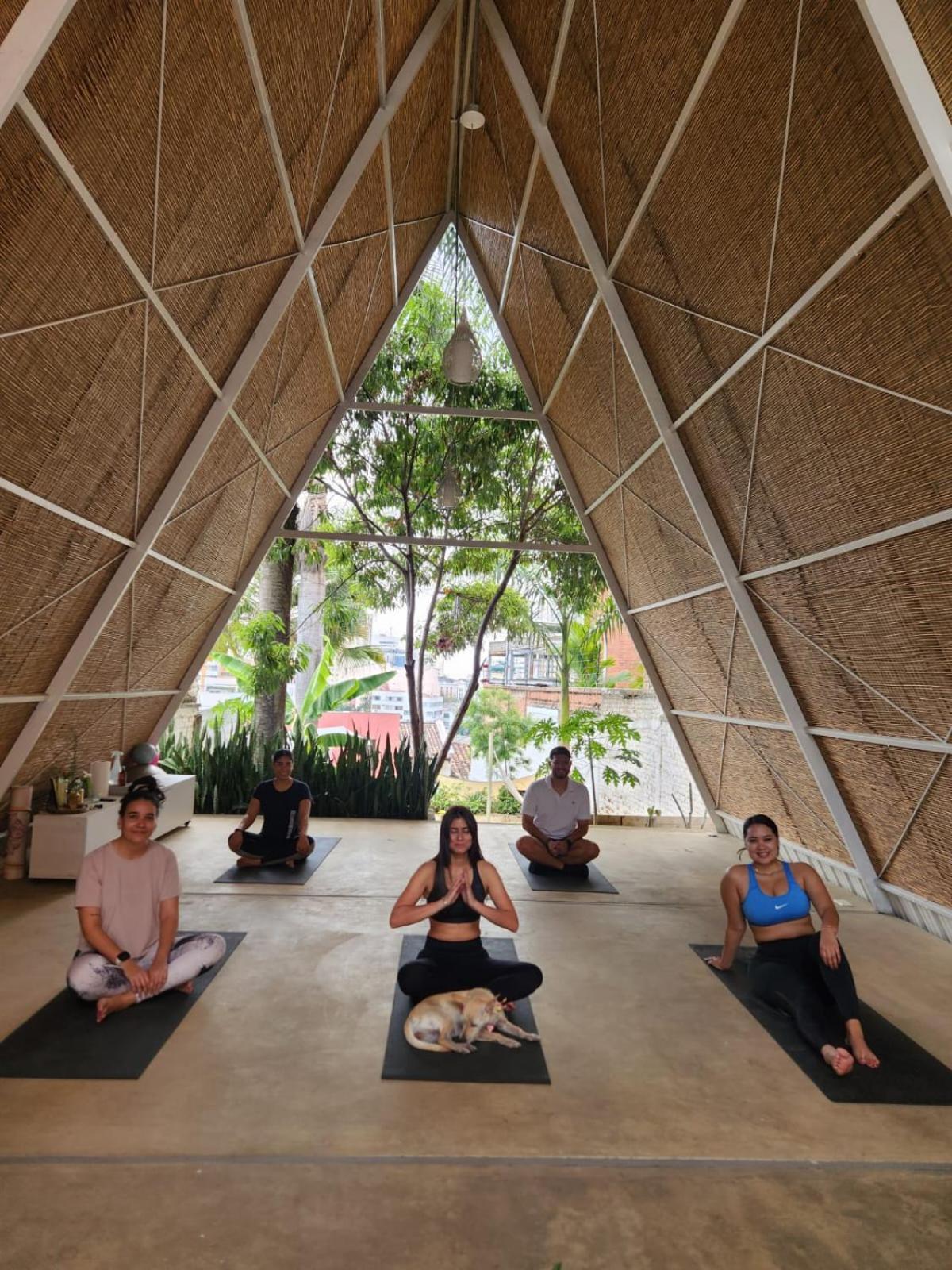 La Divina Trinidad - Galeria Wellness Hostal カリ エクステリア 写真